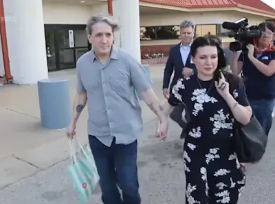 WebDPN's tweet photo. Former Oklahoma death row inmate Richard Glossip goes free on $500k bond https://t.co/xg79Vl87eo #oklahoma #RichardGlossip https://t.co/PM3Jvul2GU
