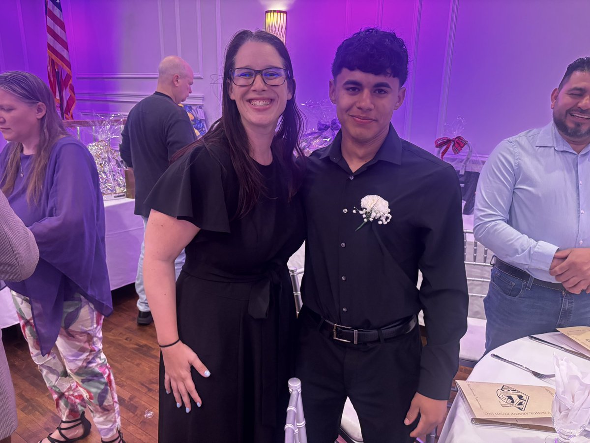 WH_ENL's tweet photo. Proud of our graduating senior Edin on receiving the WH community scholarship last night! We are so proud of all your accomplishments! What an inspiration! #wherisetogether @WhufsdRams @wh_secondary #Ellscan https://t.co/1GdNUiswOi