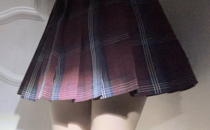 Sisijlgu's tweet photo. 穿著最乖的制服，卻想做最壞的事...你要來現場檢查嗎？😏
 1對1現場視訊，看我親手把這條裙子掀到最底。 
更多私密全開動態與深夜語聊在下面，等你來使壞。
🟢 LINE：hh34
4🔵 TG：https://t.co/kcOFAf4dvE

#推特賞金 #反差 #1對1視訊 #制服控 #屁股蛋 #福利姬 #深夜 https://t.co/8NCtci8PwU