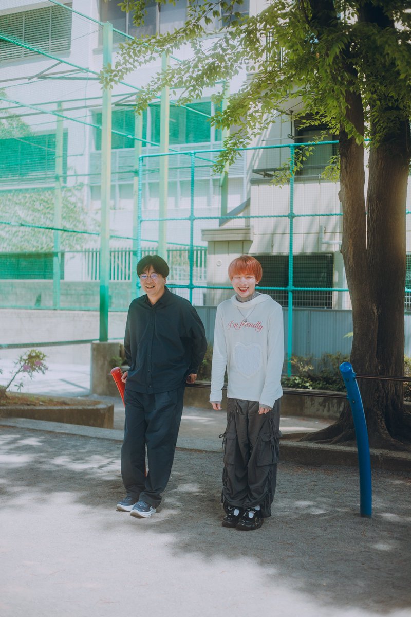 guilty_kyun's tweet photo. 【🤝】ロロの三浦直之さんと対談しました。友情、ノスタルジー、平成カルチャー、創作などについてしっかりお話しさせてもらいました。ロロの新作は本日から！

ノスタルジーより未来を描く、三浦直之（ロロ）とゆっきゅん。平成カルチャー愛を語る 
https://t.co/pxVOG4w5OA https://t.co/BPVBp6R8rt