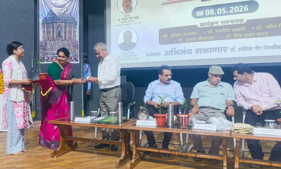 DoctorGour's tweet photo. विश्वविद्यालय में शिक्षाशास्त्र विभाग द्वारा “सृजन से समावेशन एक समागम” कार्यक्रम का आयोजन किया गया।कार्यक्रम में शिक्षा, नवाचार एवं समावेशी शिक्षण से जुड़े विविध आयामों पर सार्थक संवाद हुआ, जिसमें शिक्षाविदों, अधिकारियों, शोधार्थियों एवं विद्यार्थियों की उल्लेखनीय सहभागिता रही। https://t.co/PmkcjyM2Z7