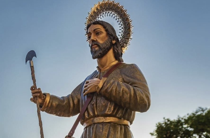 PCivilEstepona's tweet photo. Hoy Estepona celebra con orgullo y devoción el día de su Patrón, San Isidro Labrador.

Nuestro homenaje a la Muy Venerable Hermandad de San Isidro Labrador en este día tan especial.
Os deseamos que viváis esta jornada con alegría, emoción y devoción.

¡Feliz día de San Isidro Labrador!