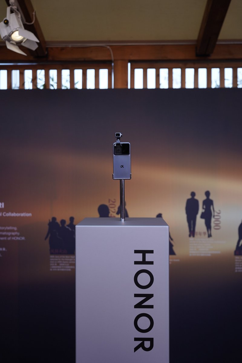 bhavis's tweet photo. AI-powered robotics, film-grade motion control, and the future of mobile filmmaking, all coming together in one revolutionary device.
#HONORRobotPhone
Stay tuned!!!! https://t.co/VO2qKMhDYB