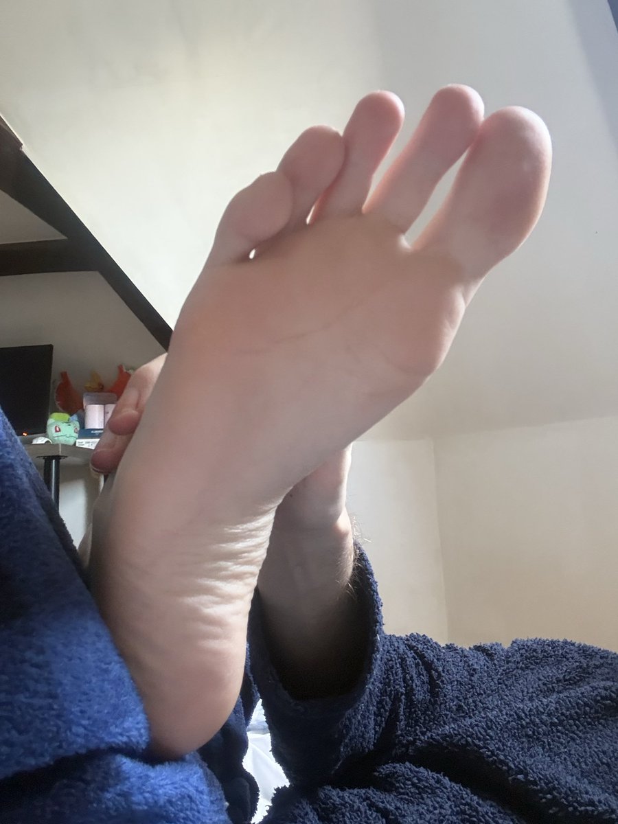 Kingjayxxxx's tweet photo. Get sucking each toe 😈 https://t.co/pjllaI3SfM