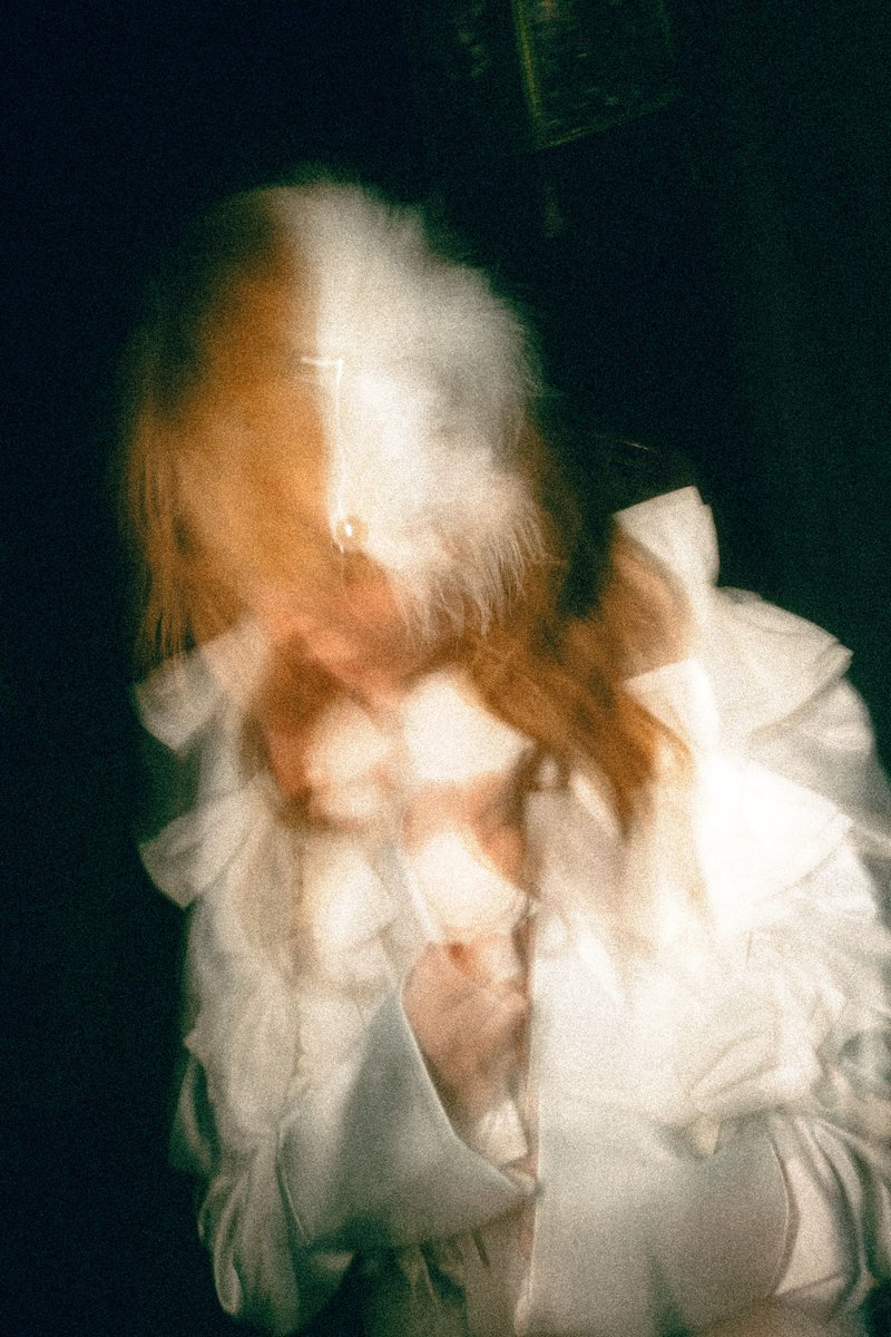 escapiora tweet picture