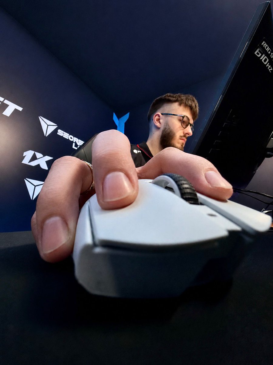 MOUZ tweet media