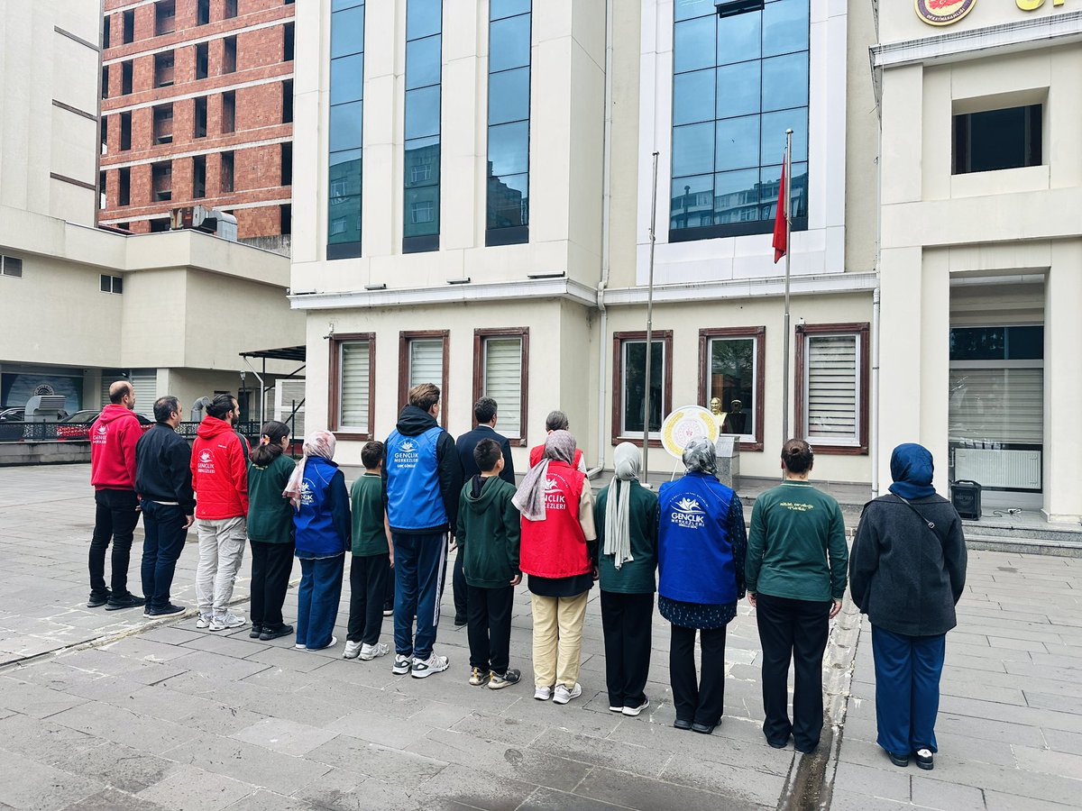 GSB_OFGM's tweet photo. Gençlik Haftası coşkusu başladı! 🇹🇷✨

15-21 Mayıs tarihleri arasında kutlanan #GençlikHaftası, 19 Mayıs Atatürk’ü Anma, Gençlik ve Spor Bayramı kapsamında gerçekleştirilen çelenk sunma töreniyle başladı.

Geleceğimizin teminatı olan gençlerimizin bayramı kutlu olsun. 🤍🇹🇷 https://t.co/PWQKyHl31L