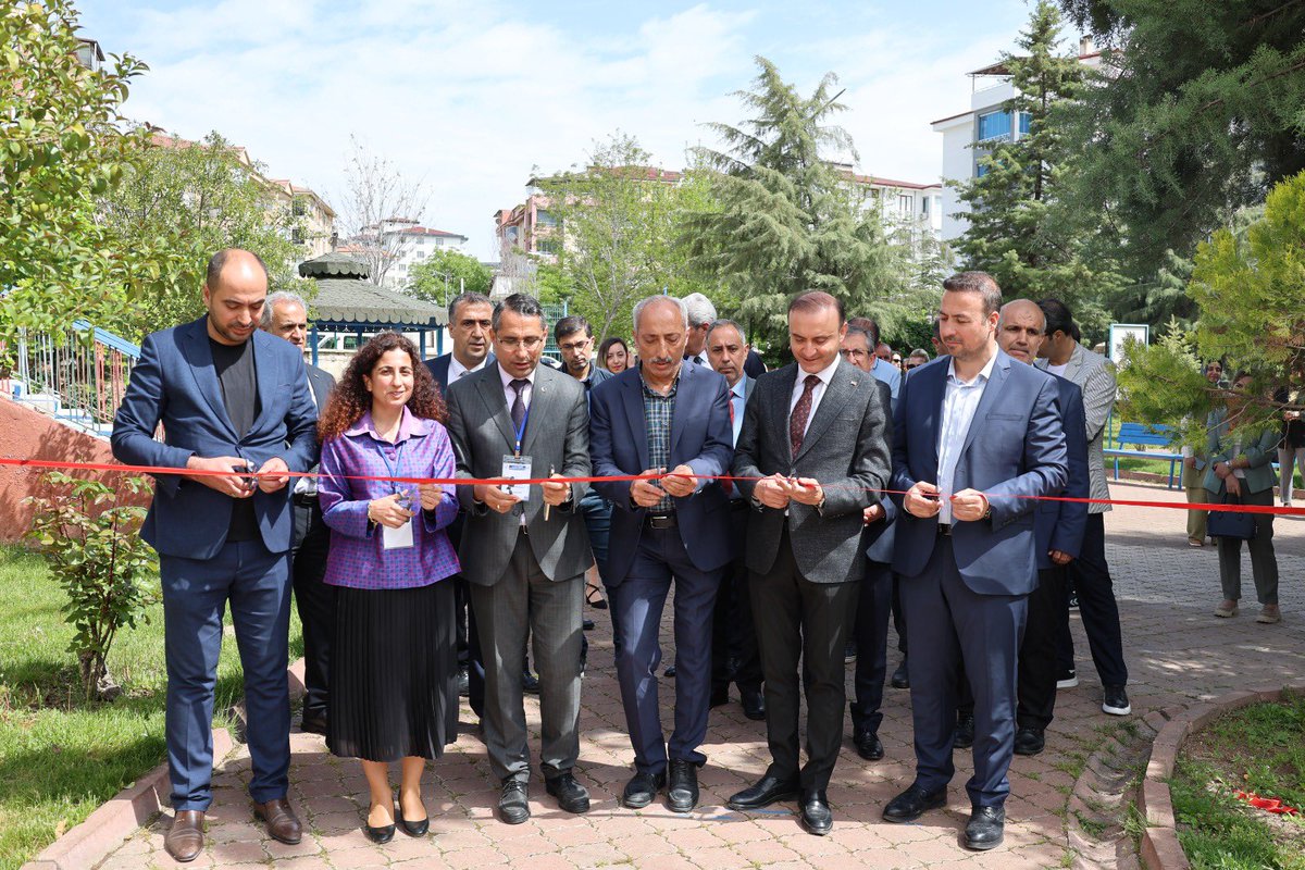 elazigmem's tweet photo. Elazığ Bilim ve Sanat Merkezi tarafından hazırlanan ve 2 gün sürecek olan Matematik Festivalinin açılışı gerçekleştirildi. @tcmeb @SahinBeraat @elbilsem #elazığ https://t.co/ProaPbnoC2