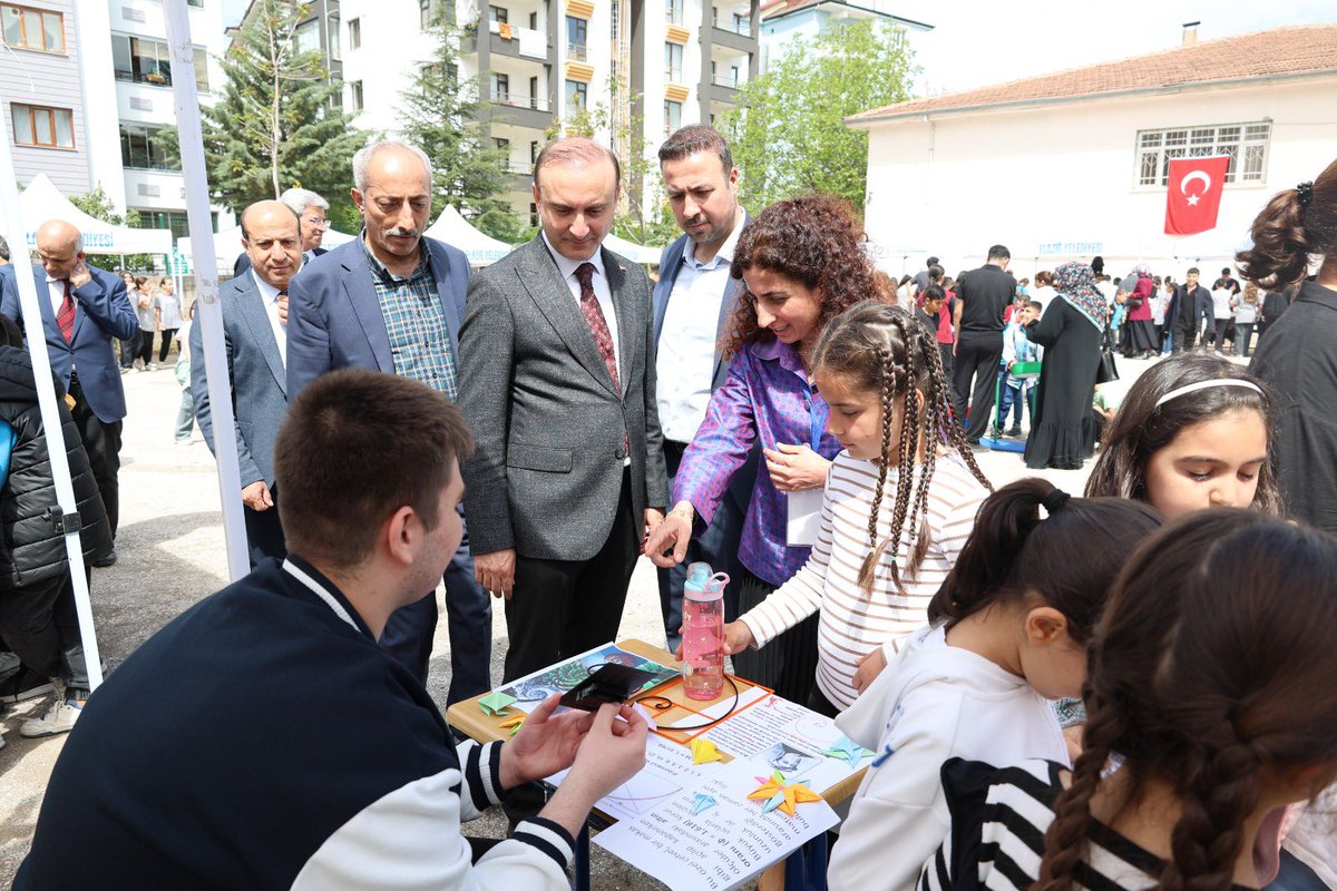 elazigmem's tweet photo. Elazığ Bilim ve Sanat Merkezi tarafından hazırlanan ve 2 gün sürecek olan Matematik Festivalinin açılışı gerçekleştirildi. @tcmeb @SahinBeraat @elbilsem #elazığ https://t.co/ProaPbnoC2