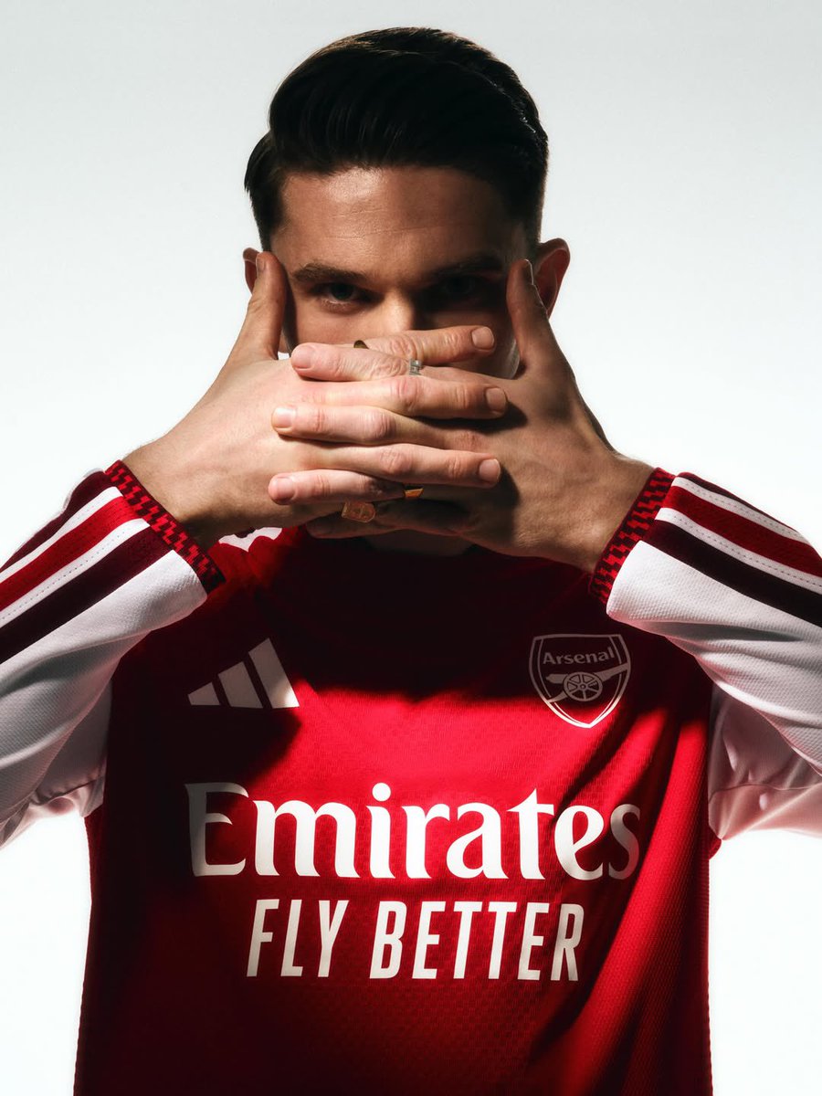 vsrsus's tweet photo. adidas and Arsenal unveil their 2026/27 home kit. https://t.co/GlxXLE2zOV