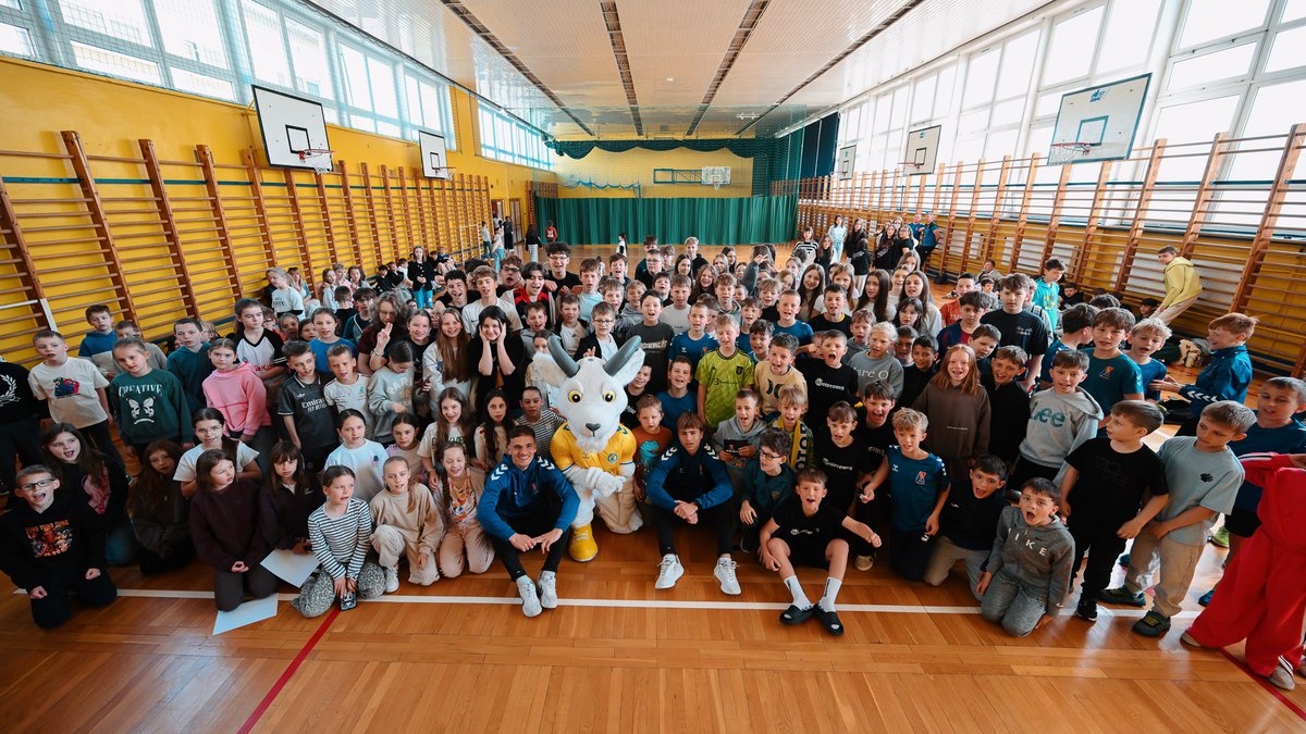 MotorLublin's tweet photo. Następna wizyta u lubelskich uczniów za nami ✅️

Tym razem Bradly Van Hoeven i Krystian Brzozowski odwiedzili Szkołę Podstawową nr 16 im. Fryderyka Chopina w Lublinie 👋🏻

Dziękujemy za kolejne miłe przyjęcie na szlaku "Motorowej Szkoły"! 🤝🏻 https://t.co/NddLmHrIAr