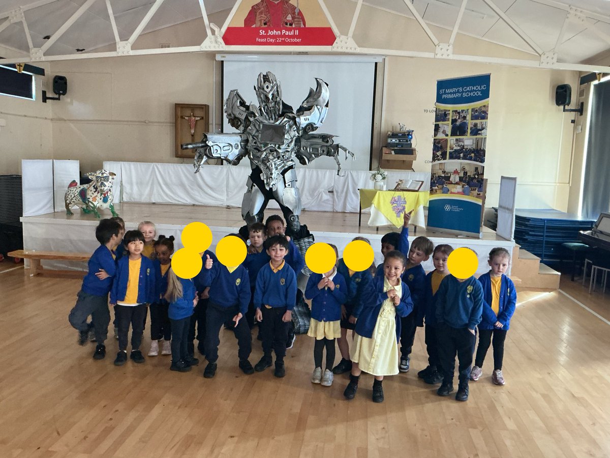 StMaryB17's tweet photo. What a morning! Reception were so excited to meet the robot! Thank you #PTA ! #EYFS https://t.co/CsQ9Dm5k6l