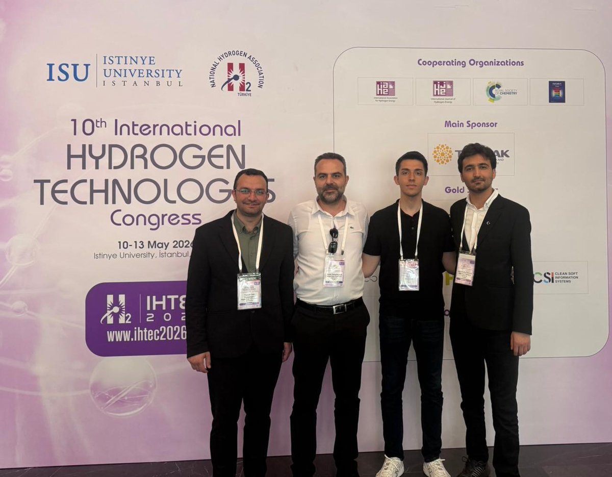 TeamDrV's tweet photo. Dr-V TEAM olarak IHTEC 2026’da yerimizi aldık 🌟

Hidrojen teknolojilerini takip etmeye ve çalışmaları desteklemeye devam ediyoruz ✨ 

10-13 Mayıs 2026 tarihleri arasında İstinye Üniversitesi’nde düzenlenen 10. Ulusal Hidrojen Teknolojileri Kongresi’ne, “Laser Surface Patterning of Microtubular Solid Oxide Fuel Cells” başlıklı bildirimizin sunumunu gerçekleştirmek üzere katılım sağladık 💯

@BTimurkutluk @DrHasanUslu @NOHUniversitesi @istinyeunivedu @HidrojenDernegi 

#IHTEC2026