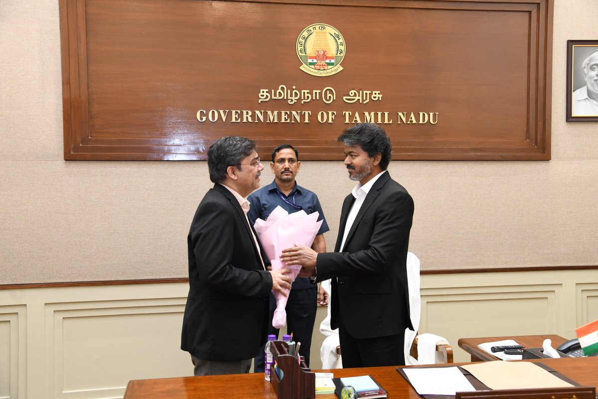 RomeoVijay7's tweet photo. The Principal Secretary IT &amp; DS Department
Thiru Brijendra Navneet IAS,
MD ELCOT Dr KP Karthikeyan IAS,
ED ELCOT Tmt Deepnavisveswari IAS,
and officials of IT &amp; DS Department called on the Honorable chief Minister on 13.05.2026.

#ELCOT #CMtamilnadu #tamilnadugovt https://t.co/yX9ztbEADQ