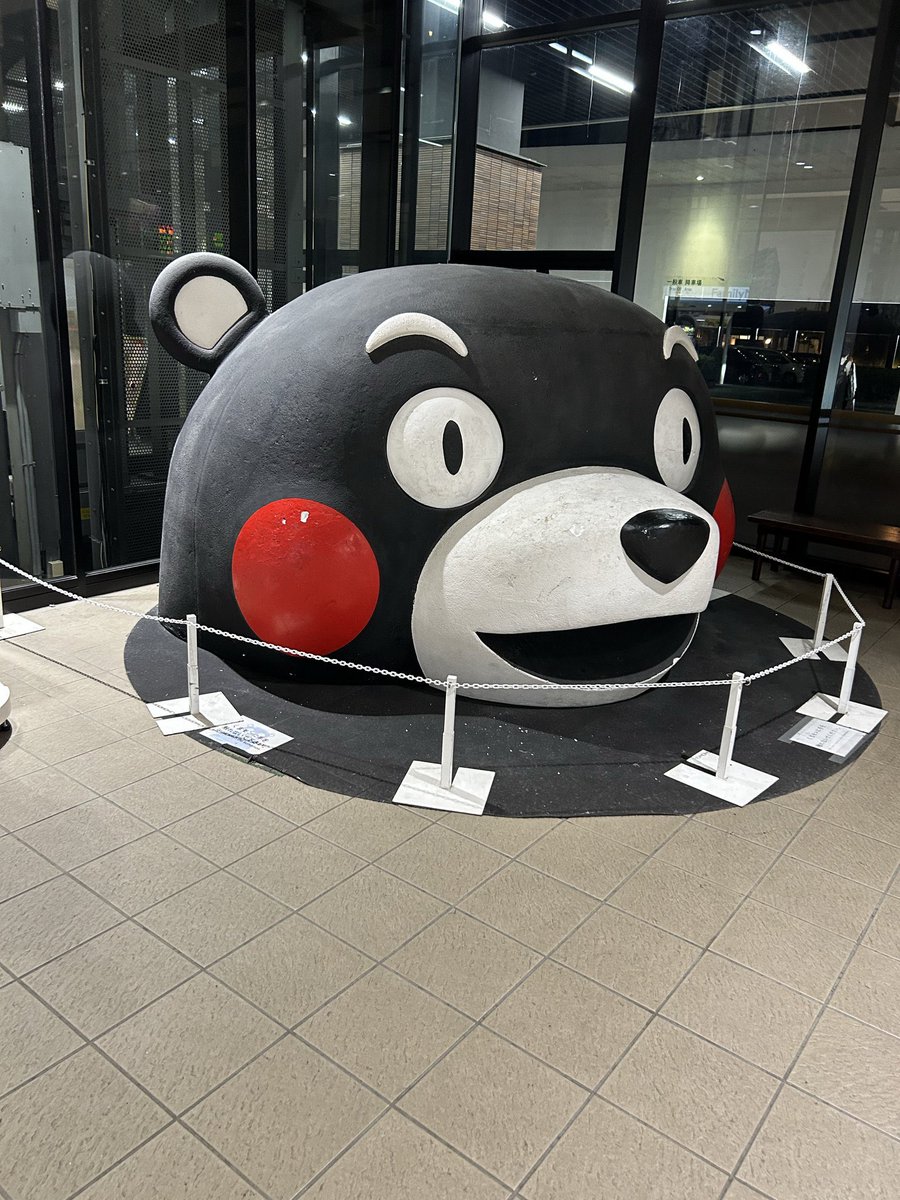 ReLu05089217's tweet photo. 暇なので、ボケます

ヒョッコリハンの真似をして穴から抜けなくなったくまモン https://t.co/cMwmURcpfn
