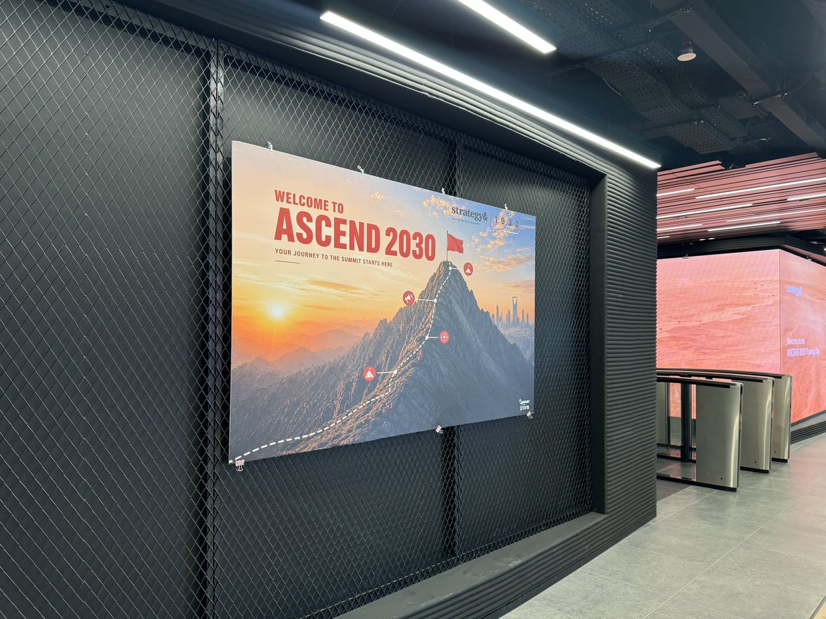Alamrah_design's tweet photo. تشرفت بدعوه للمشاركة في ASCEND 2030، أول ورشة عمل حضوريه لفريق مشروع 1932 @Project1932 بالتعاون مع Strategy&amp; Middle East

كانت تجربة ملهمة ومختلفة، مليئة بالنقاشات عن القيادة، النمو الشخصي، وصناعة الأثر، والأجمل التعرف على أشخاص طموحين يشاركون نفس الشغف تجاه المستقبل والتغيير. https://t.co/qJRvoCdqGs