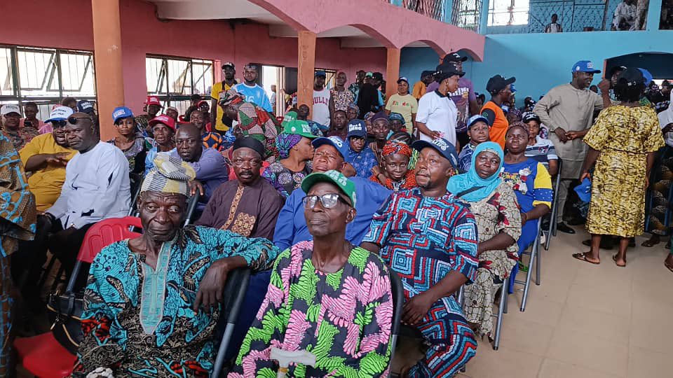 Murphy_MKO's tweet photo. Yesterday, I joined our party leaders and members at the APC meeting in Ilase, Obokun LGA.

As we approach the August 15 governorship election, I emphasized the need for unity, commitment, and strong grassroots mobilization. 

I urge every member to remain steadfast… https://t.co/nirsJyqYi2