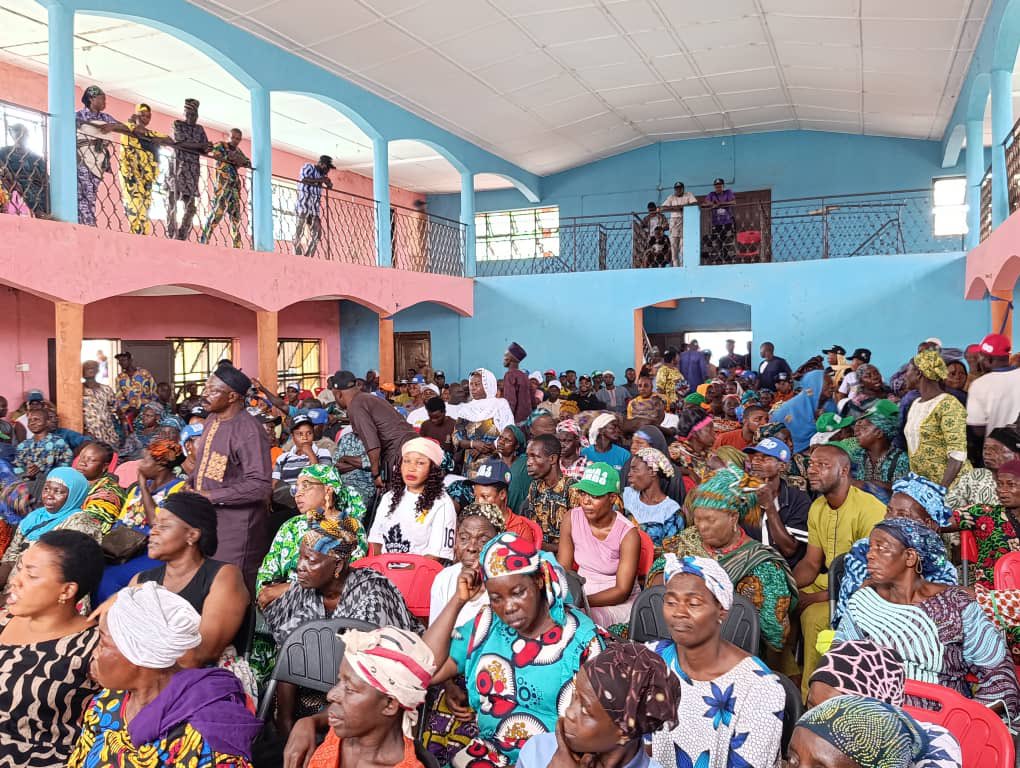 Murphy_MKO's tweet photo. Yesterday, I joined our party leaders and members at the APC meeting in Ilase, Obokun LGA.

As we approach the August 15 governorship election, I emphasized the need for unity, commitment, and strong grassroots mobilization. 

I urge every member to remain steadfast… https://t.co/nirsJyqYi2