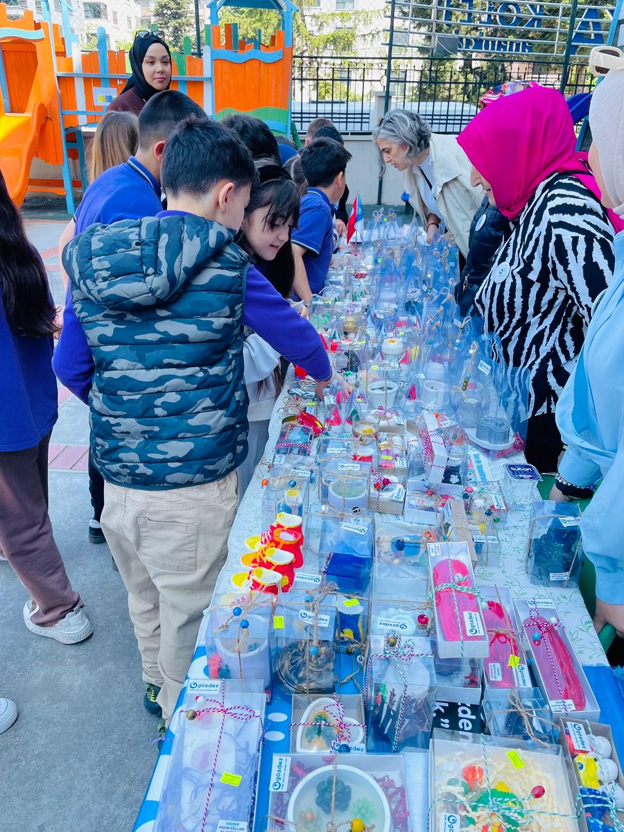 Goz_Der's tweet photo. Engelliler Haftası kapsamında bugün AKA Koleji’ndeyiz.
Başta AKA Koleji yönetimi olmak üzere, öğretmenlerine, duyarlı öğrencilerine ve gönüllümüz Ayşe Yurtsever’e göstermiş oldukları ilgi, destek ve duyarlılık için gönülden teşekkür ederiz.
#akakoleji  #gözder #engellilerhaftası https://t.co/YzX0plIv8J
