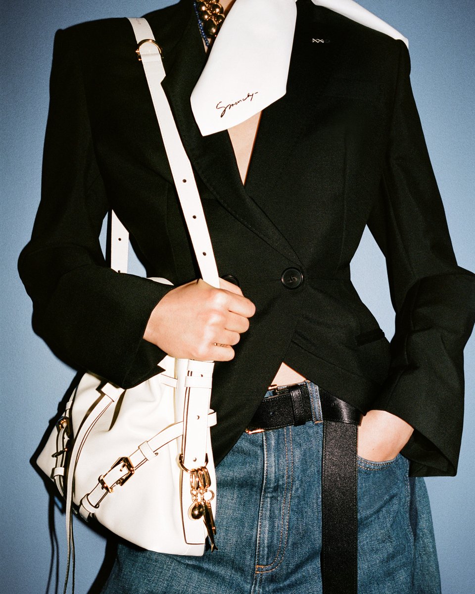 GIVENCHY Japan tweet media