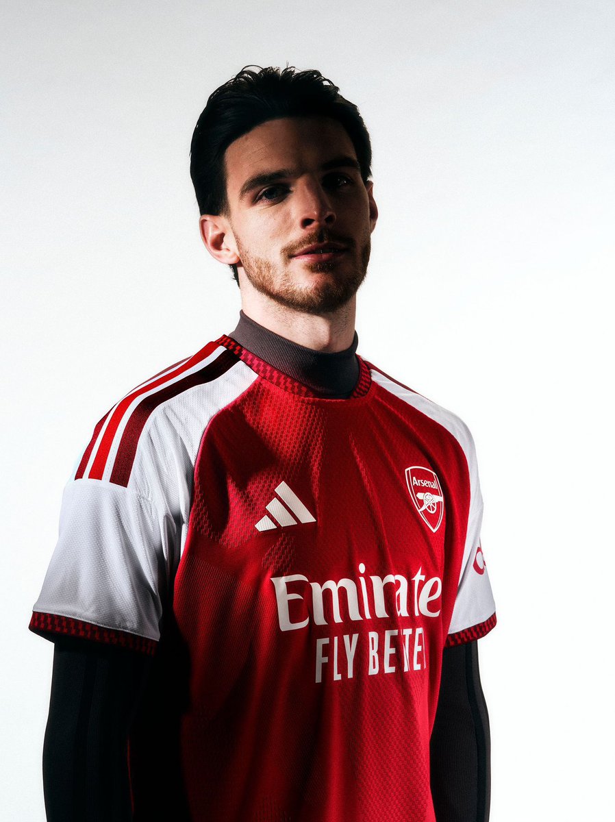 FansTribeHQ's tweet photo. 🔴👚 Arsenal's new home kit for the 2026/27 season. Rate it on a scale of 1-10

#arsenal #COYG #AFC https://t.co/FYL0weYfkw