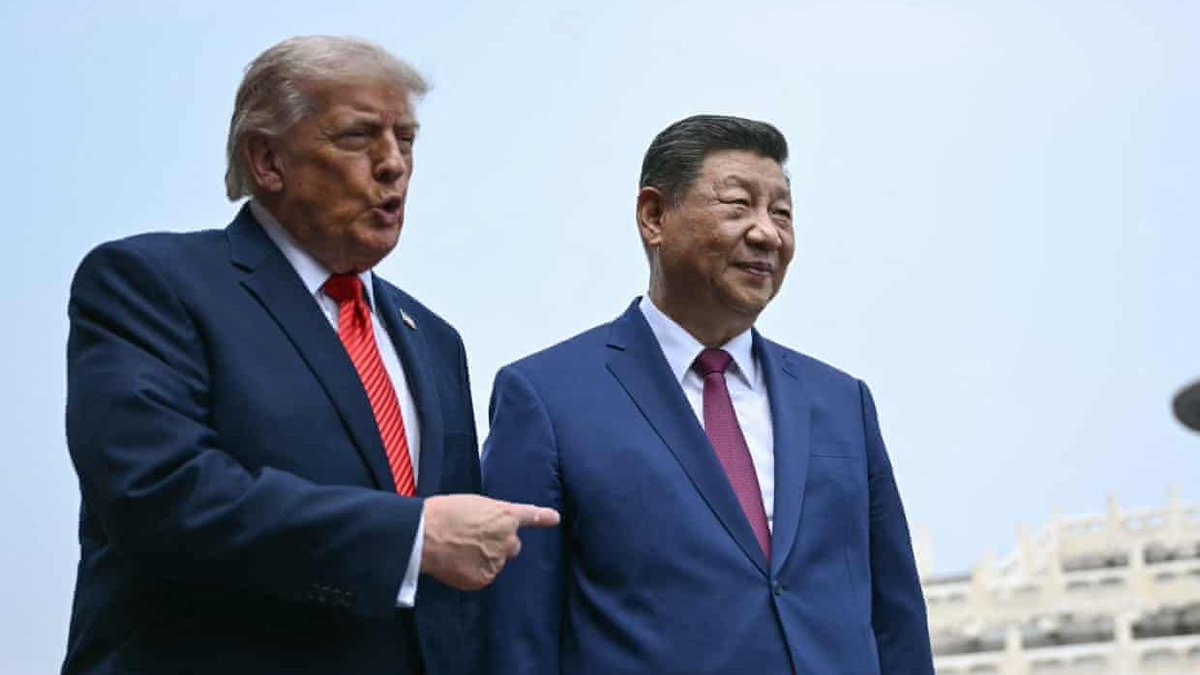 MarioNawfal's tweet photo. 🇨🇳 A Chinese-flagged oil tanker just sailed through the Strait of Hormuz, past the U.S. Navy blockade line, and nobody stopped it.

The YUAN HUA HU crossed using Iran's designated route and is now heading to Zhoushan, China. 

Why it matters: intercepting a Chinese-flagged vessel carrying Chinese cargo would be an act of war against China, not Iran. 

And Trump did not want to cause a scene while he was visiting Xi in Beijing. 

Source: @MenchOsint