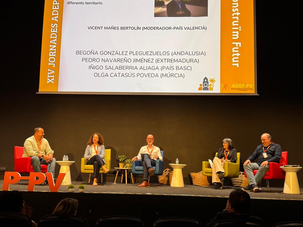 AEDDEX_'s tweet photo. Presidente y  secretaria representando a Aeddex en el congreso autonómico de la Comunidad Valenciana celebrado en Elche, en la q han representado a Extremadura en una mesa redonda sobre la profesionalización de la función directiva y la situación particular de cada comunidad! https://t.co/QieGTaKLZB