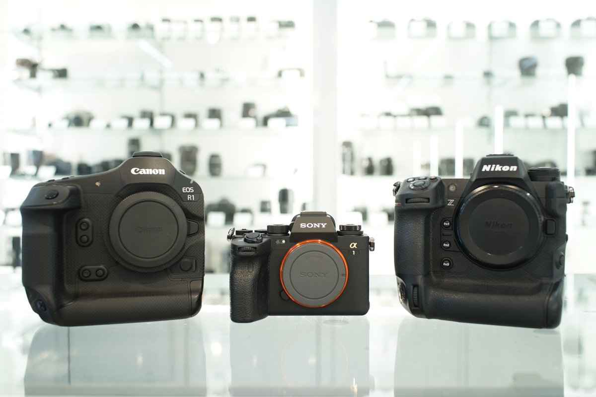 Canon・SONY・Nikon 3社のフラグシップ機が揃った 改めて並べると Canon・SONY・Nikon 3社のフラグシップ機が揃った 改めて並べると