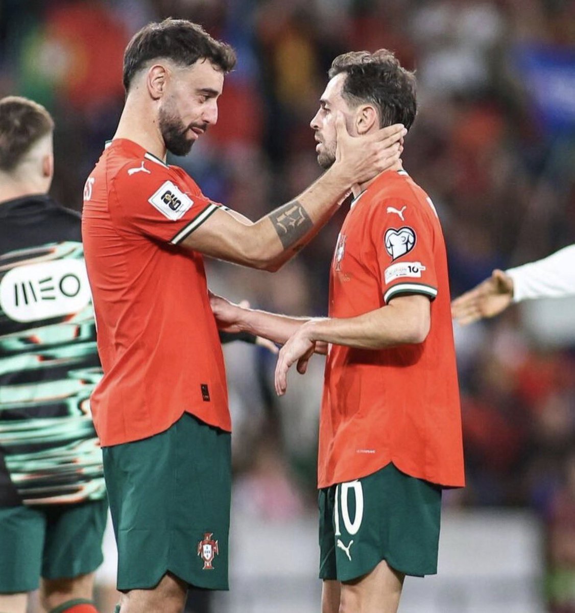 Utdtruthful's tweet photo. 🚨🗣️ Bernardo Silva on who got his vote for the Player of the Year award? “My friend Bruno [Fernande]. He’s had an INCREDIBLE season.” #MUFC [@OliverKay] https://t.co/i1LEO5k5t1