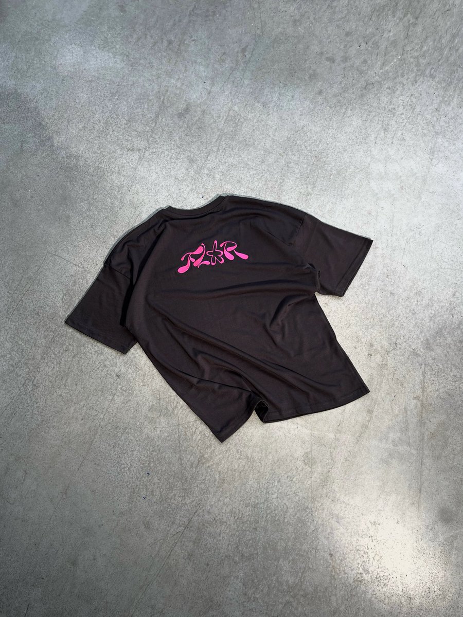 FL0R シ tweet media
