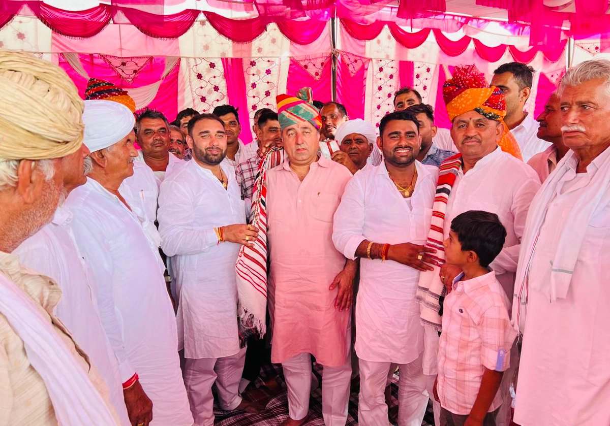 kkvishnoibjp's tweet photo. कल गुड़ामालानी विधानसभा क्षेत्र प्रवास के दौरान विष्णु नगर, धोरीमन्ना में श्री पाबूराम जी सुपुत्र श्री अर्जुनराम जी डारा के नवीन गृह प्रवेश कार्यक्रम, ग्राम लूणवा में श्री नरेश जी सुपुत्र श्री गंगाराम जी सियाक के यहां आयोजित धार्मिक कार्यक्रम तथा सदराम नगर (बाण्ड) में श्री सदराम जी सुपुत्र स्व. श्री भीखाराम जी ढाका के वैवाहिक कार्यक्रम में सहभागिता सुनिश्चित कर आत्मीय जनों से मुलाकात की।

इस अवसर पर क्षेत्रवासियों द्वारा मिले स्नेह, सम्मान एवं आत्मीय स्वागत के लिए हृदय से आभार व्यक्त करता हूँ। 

ईश्वर से प्रार्थना है कि सभी परिवारों के जीवन में सुख, समृद्धि, खुशहाली एवं मंगलमय भविष्य बना रहे।

#kkvishnoi #MlaGudamalani