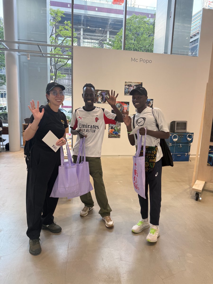 bugart_tokyo's tweet photo. キベラのアーティストが、いま東京に！

出展アーティストのサー・ジェリー／Sir.jeree、
フランクリン・オランド／Frankline Olando、
ヴィン・セカニ／Vin sekani　が来日中、
日本で新たな創作に取り組みます。

その成果発表は5/30（土）19:00〜、アートセンターBUGにて。

キベラ"スラム"から見つめる世界 ―語られてきた私から、語る私へ。―
4/25〜5/31｜アートセンターBUG
🔗 https://t.co/XesWq1sP4d
#アートセンターBUG #東京駅 八重洲南口直結
#坂田ミギー　#BUG_CRAWL
@SHIFT80jp @migimagari