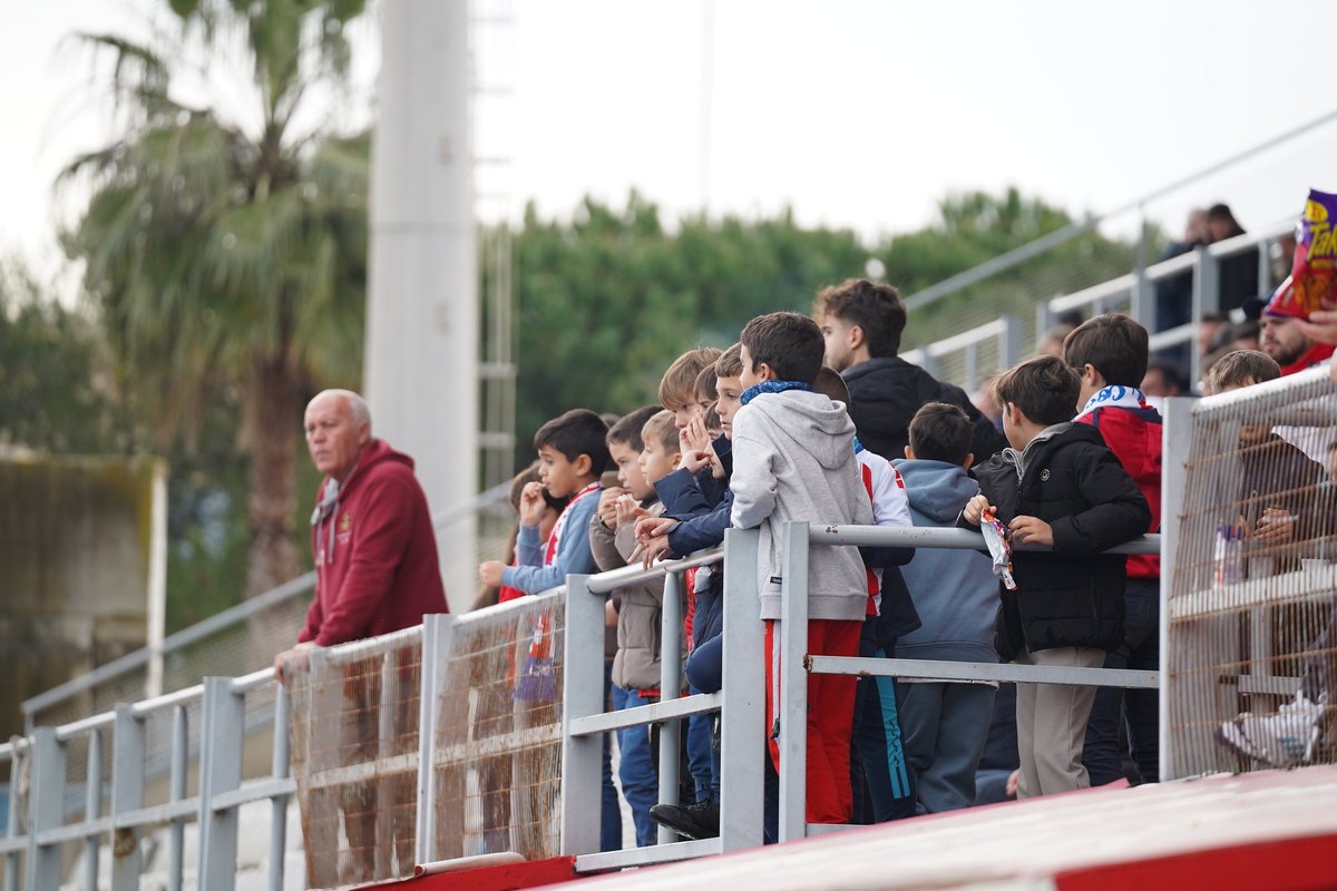 AlgecirasCF's tweet photo. ❌ 𝐓𝐀𝐐𝐔𝐈𝐋𝐋𝐀 𝐂𝐄𝐑𝐑𝐀𝐃𝐀 | Cerramos taquilla física en el Estadio hasta mañana a las 18.30 horas en el Estadio.

👇 Si quieres hacerte con una entrada para el #AlgecirasCFHércules puedes hacerlo sin problemas a través del siguiente enlace.

https://t.co/4STdb3hK1E https://t.co/aIx4xu7LVP