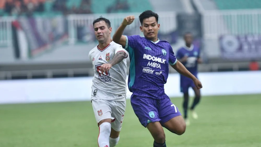 KelvinMP_WWE's tweet photo. Hari ini udah #PersitaDay lagi aja! Lawan Malut United harus jadi momentum buat bangkit dan konsisten. Ga ada pilihan lain selain bertarung sampai peluit akhir.
Ngelihat intensitas latihan Persita menjelang lawan Malut United kemarin, keliatannya tim lagi fokus penuh di lini pertahanan dan transisi cepat. Malut punya materi pemain yang solid, jadi disiplin posisi bakal jadi kunci malam ini
Come on Persita! @Persitajuara @IndosFC