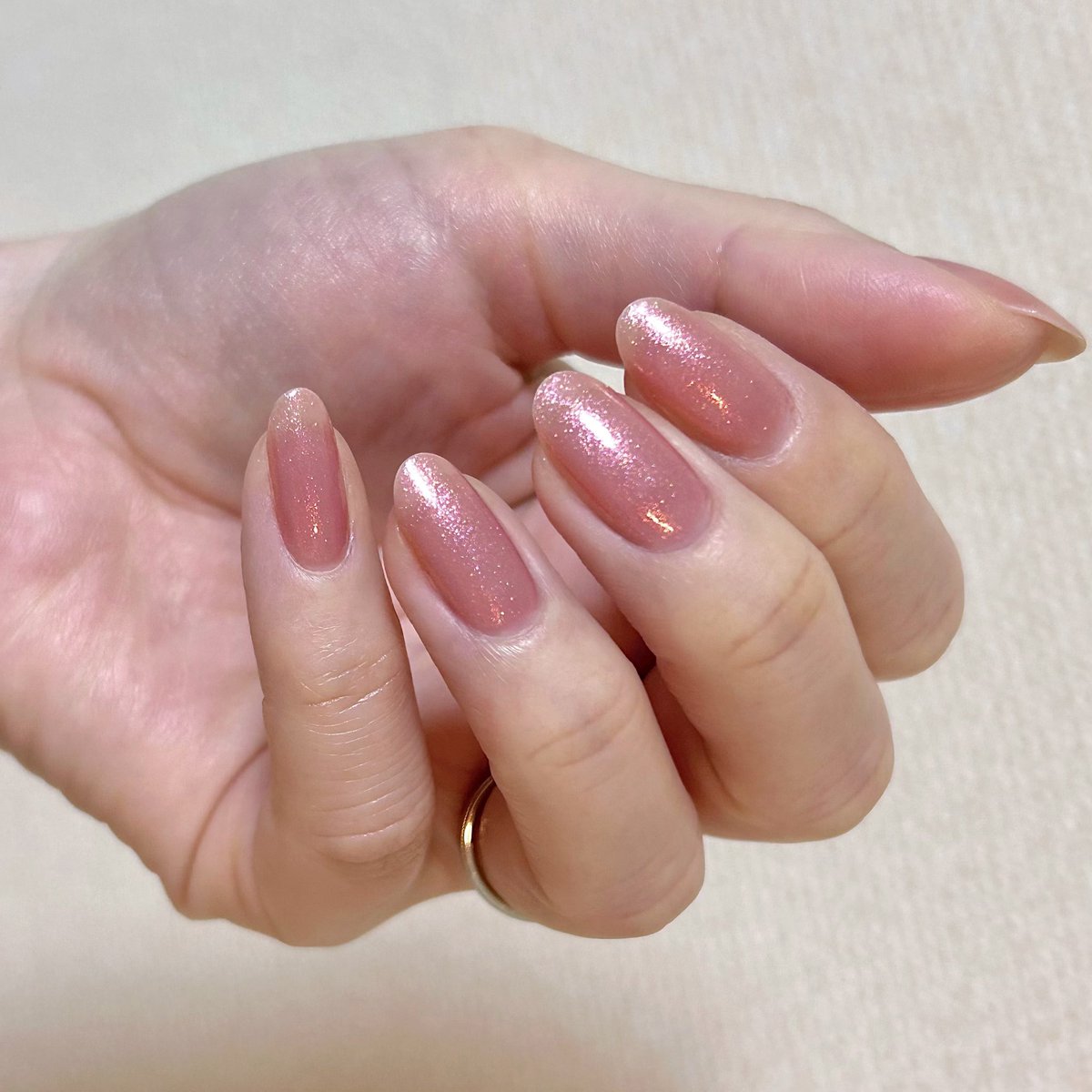 LAPIS＊LAZULIページです❣️ ←爪に色塗ってない 爪に色塗った→