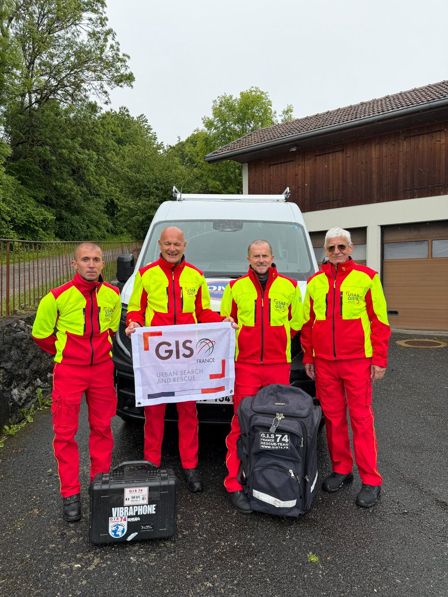 gis_france's tweet photo. 4 #bénévoles du @gis_france au départ pour la #Turquie dans le cadre du partenariat avec les #pompiers de @duzcebld . Échanges de pratiques dans le domaine du secours de #catastrophe et don de matériel. @PompiersFR @Fond_Renault https://t.co/Dvd4Y9rjIX