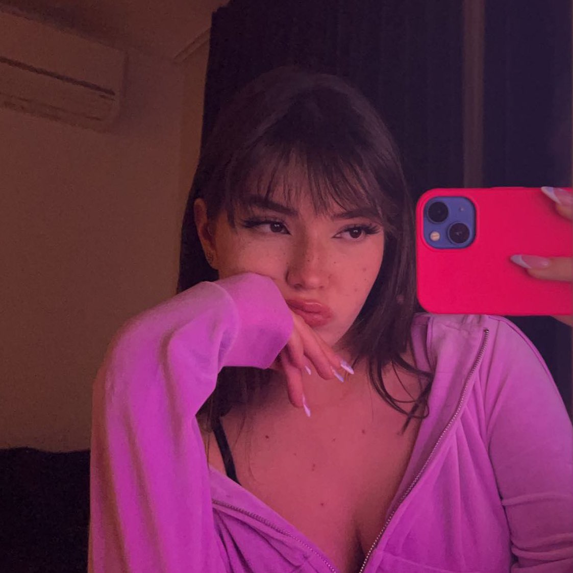 Mia tweet media