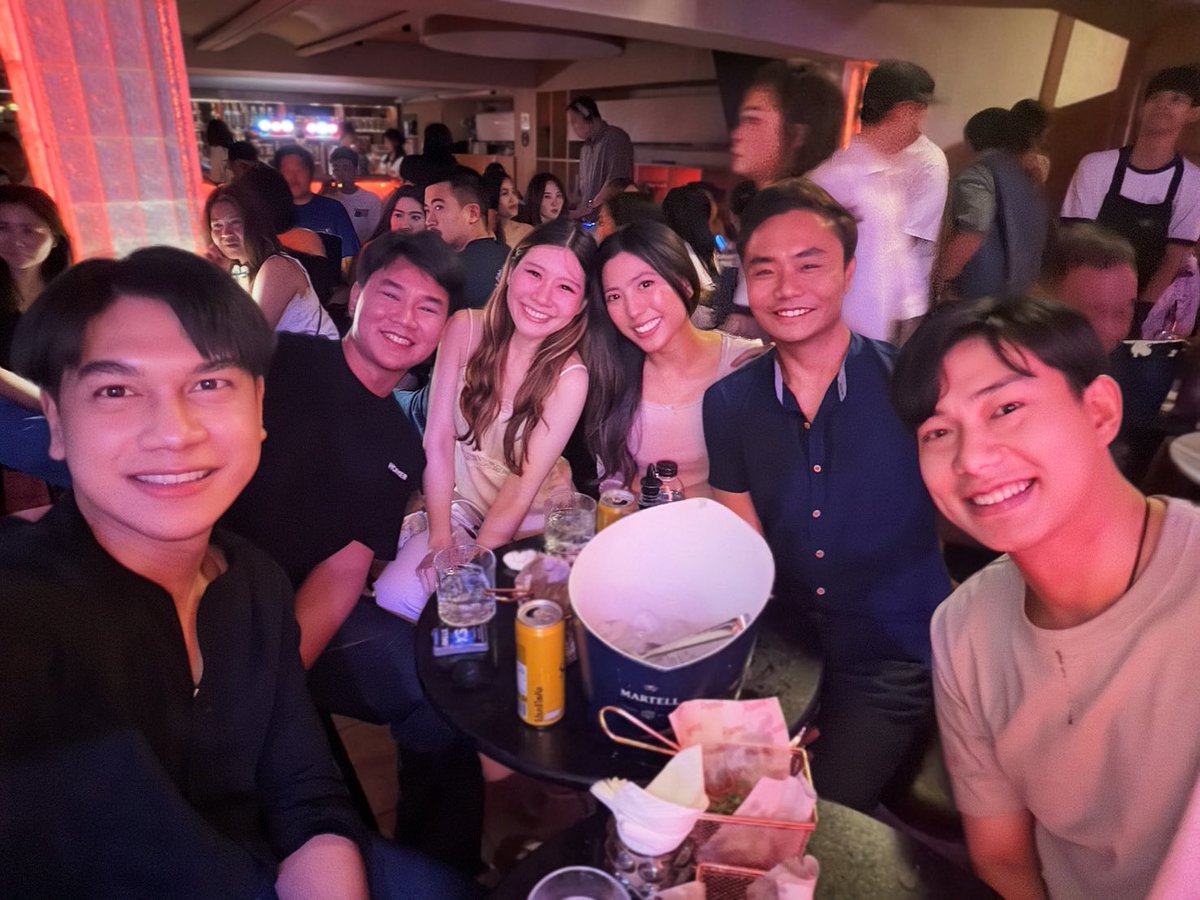 dogter_m's tweet photo. Sit talk and drunk 🧡 https://t.co/gsf9qhCvL0