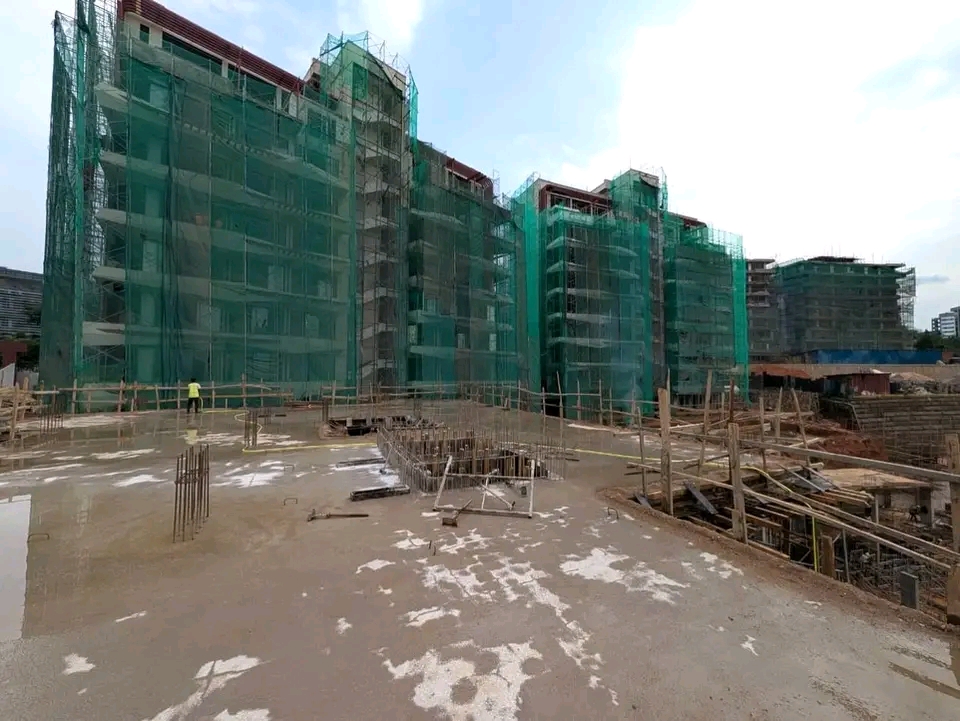 DND_Developers's tweet photo. Royal Golf View Apartment Hotel is taking shape.

Construction and finishing works continue across the project, from exterior progress to interior spaces, kitchens, ceilings, tiling, and painting.

Located in Kacyiru, Kigali, this development is moving steadily toward its August 2026 target completion.

DND Developers - Invest with us.

Follow us on WhatsApp: 
https://t.co/OAEZbMcSlo

📞 +250 787 323 069
🌐 https://t.co/bhTjJakVWX | https://t.co/Kia8zGmOtZ

#DNDDevelopers #RoyalGolfView #KigaliRealEstate #RwandaRealEstate #InvestWithUs #Kacyiru #ApartmentHotel #RealEstateInvestment