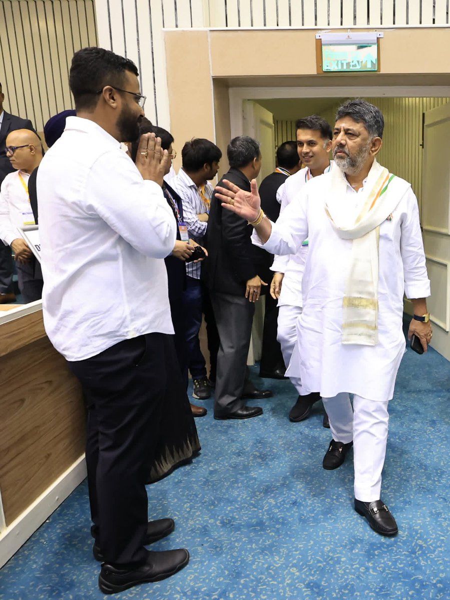 TheINCTSC's tweet photo. माननीय उपमुख्यमंत्री (कर्नाटक ) एवं @INCKarnataka अध्यक्ष श्री @DKShivakumar जी को जन्मदिन की हार्दिक शुभकामनाएँ ।।

​कर्नाटक की जनता के लिए आपका नेतृत्व, दृढ़ संकल्प और अथक परिश्रम पूरे राज्य में कांग्रेस की भावना को निरंतर सशक्त कर रहा है ।।

​मैं आपके उत्तम स्वास्थ्य, सुख और सार्वजनिक सेवा में निरंतर सफलता की कामना करता हूँ।
