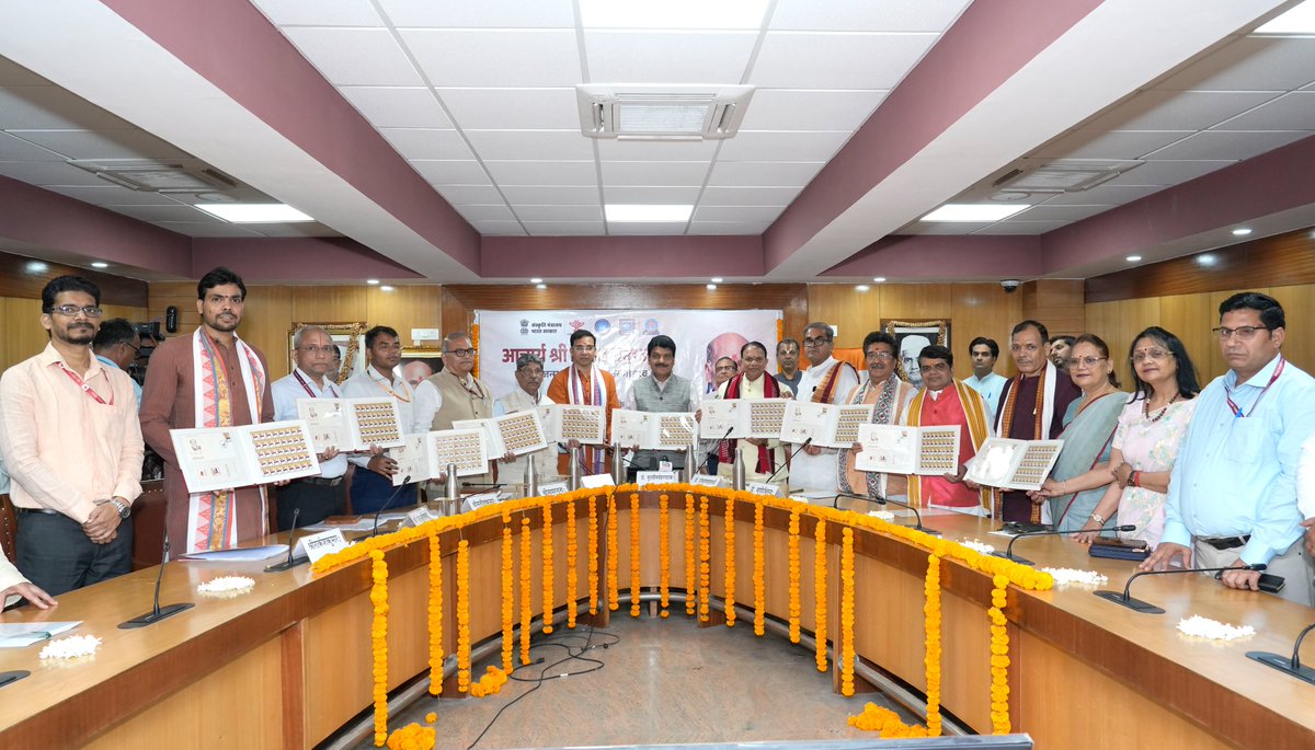 sahityaakademi's tweet photo. Released Postal Stamp on Acharya Dinesh Chandra Joshi, Eminent Sanskrit Scholar during his One- Day Birth Centenary National Seminar organised at Vachaspati Sabhagar, Shri Lal Bahadur Shastri National Sanskrit University, New Delhi.
@DDNewsHindi @DD_Bharati @AkashvaniAIR https://t.co/V1U68Nmx7s