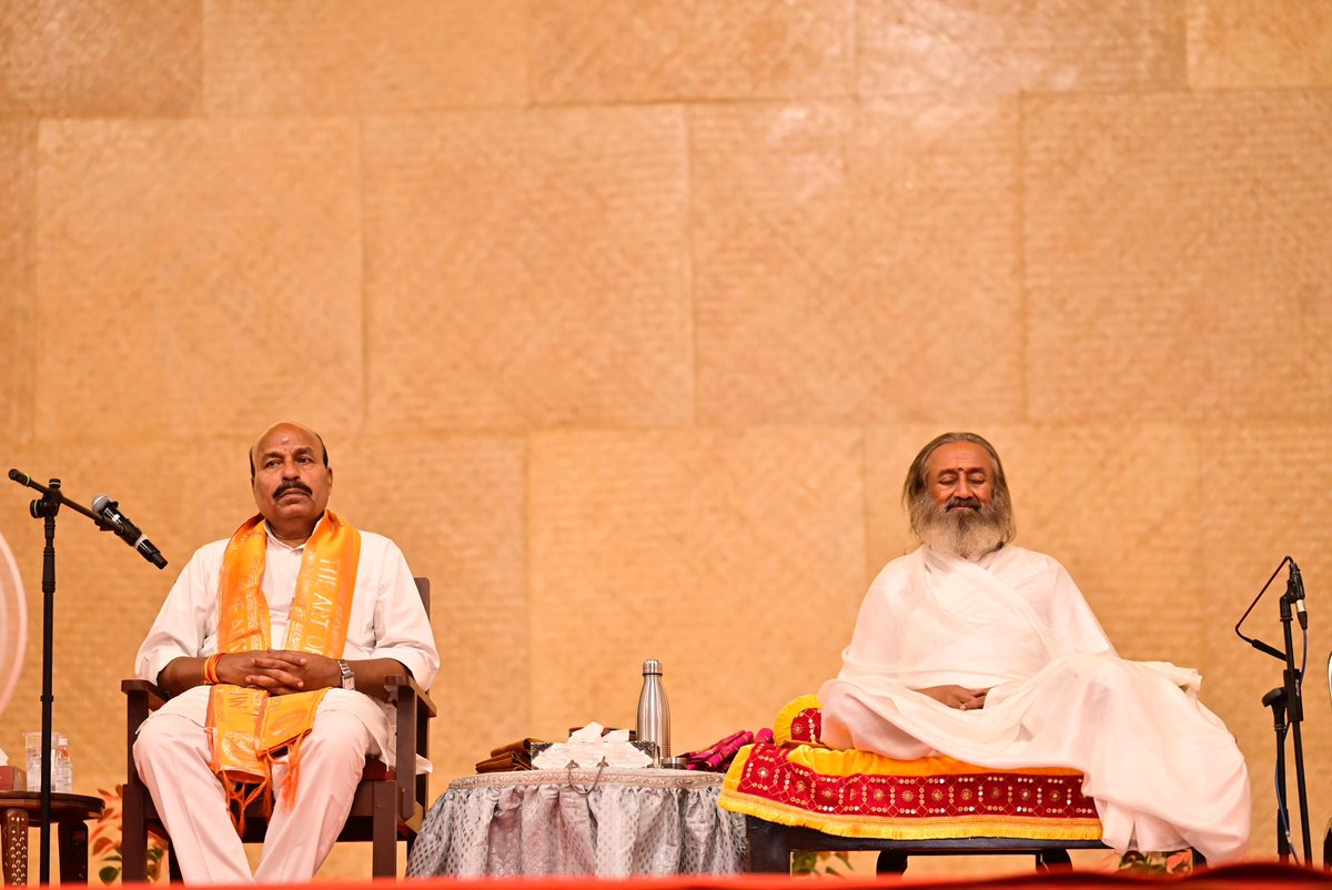 Gurudev Sri Sri Ravi Shankar tweet media