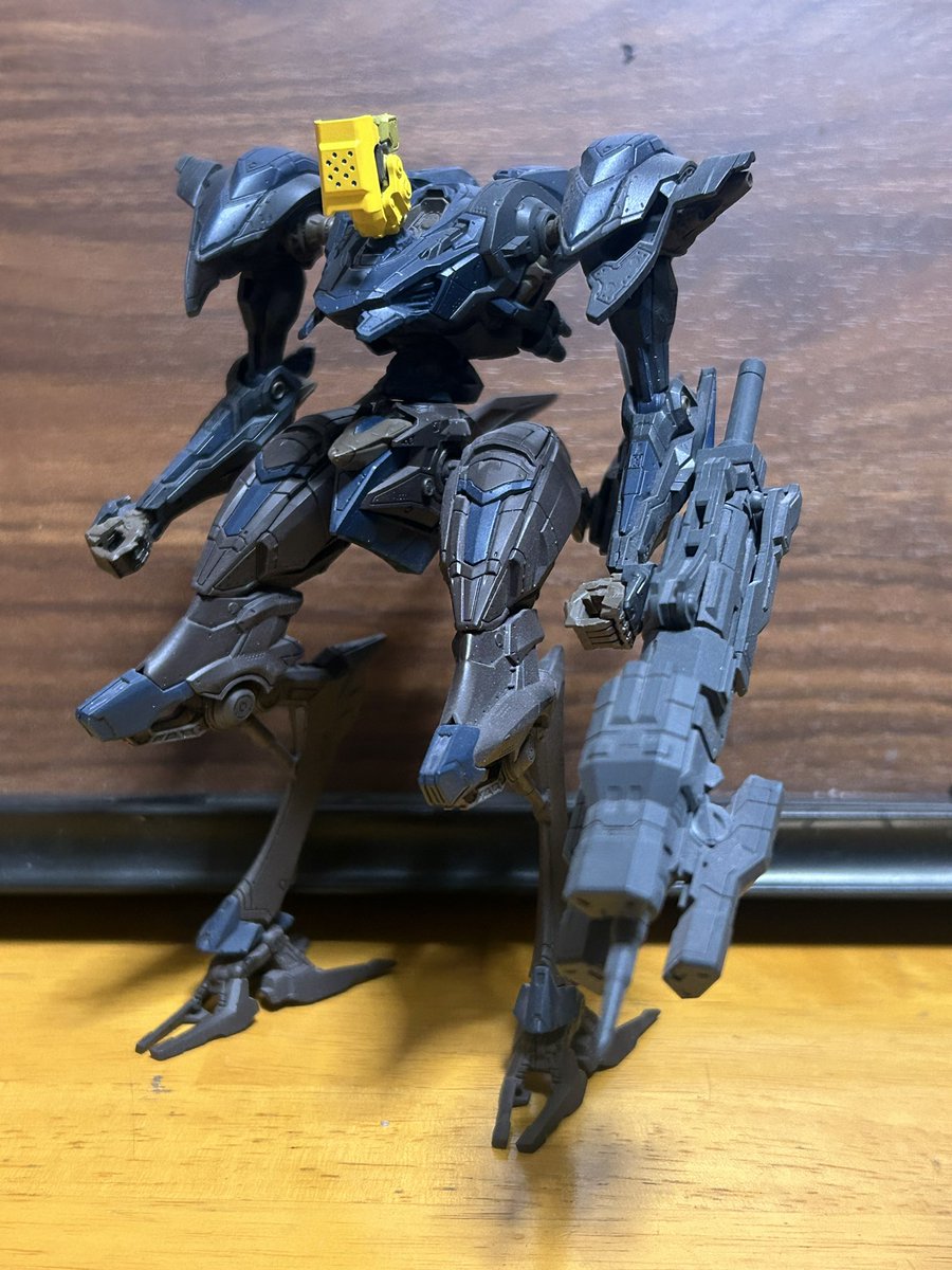 プラモを見せあって金曜日を乗りきろう