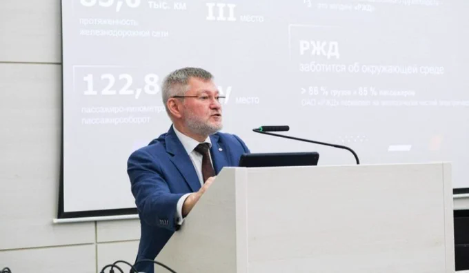کارشناسان در حال بررسی پروژه راه آهن افغان ترانس هستند.