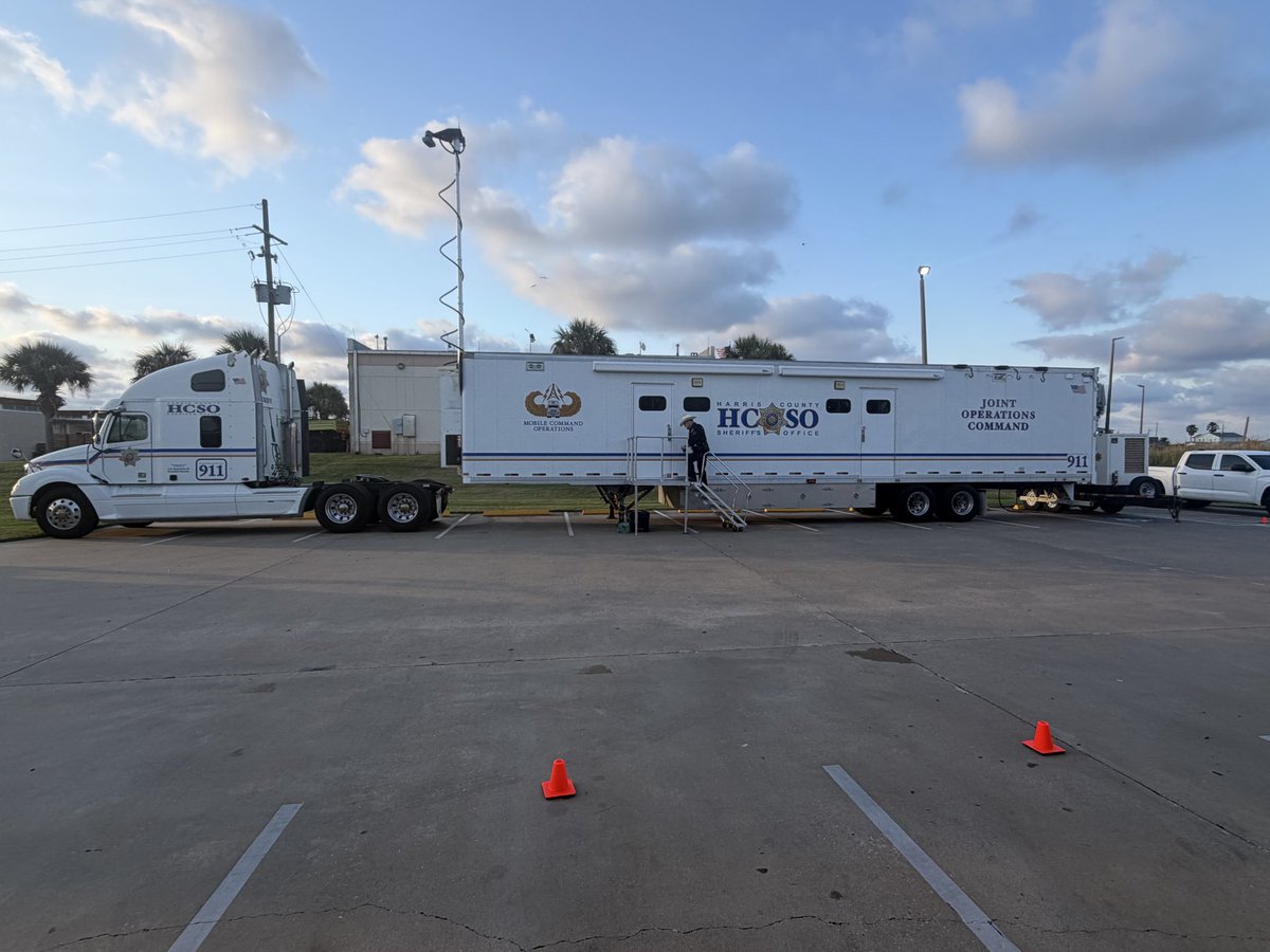 DavidBJasper's tweet photo. HCSO is back on the Bolivar Peninsula!
We’re proud to support our partners with the Galveston County Sheriff’s Office for the annual Jeep Weekend on Crystal Beach. Our team is set up and ready to help keep everyone safe while you enjoy the sand, sun, and good times.
Stay safe, drive responsibly, and have a great weekend!