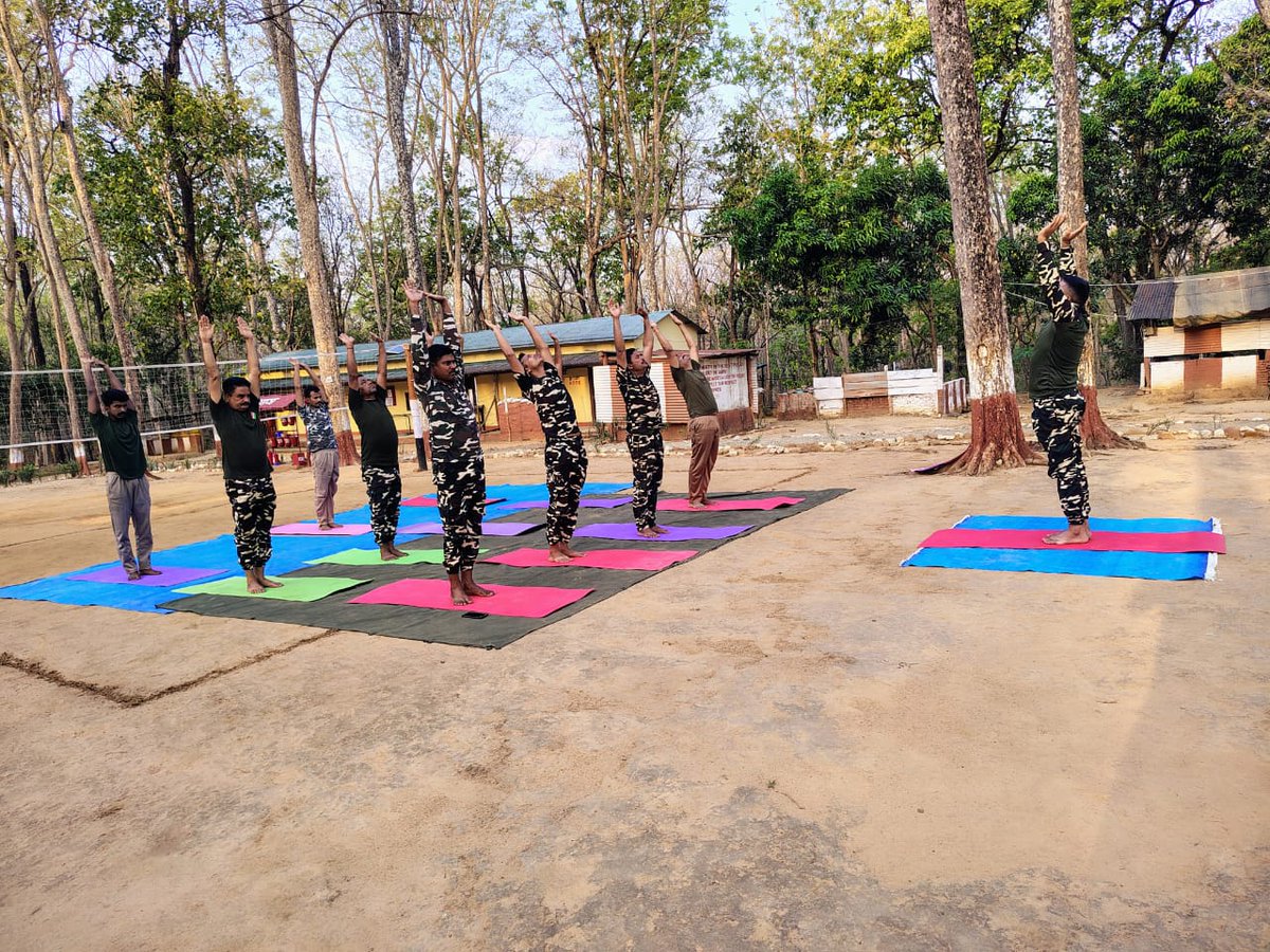 9BnSSB_INDIA's tweet photo. “योग से संतुलन, अनुशासन से सशक्त जीवन।”
#SSB_INDIA
#YogaSession
#FTRSSBLKW
#SHQSSBGKP
#HealthyLifestyle
#SeemaSuraksha https://t.co/jwKBIXu7j8