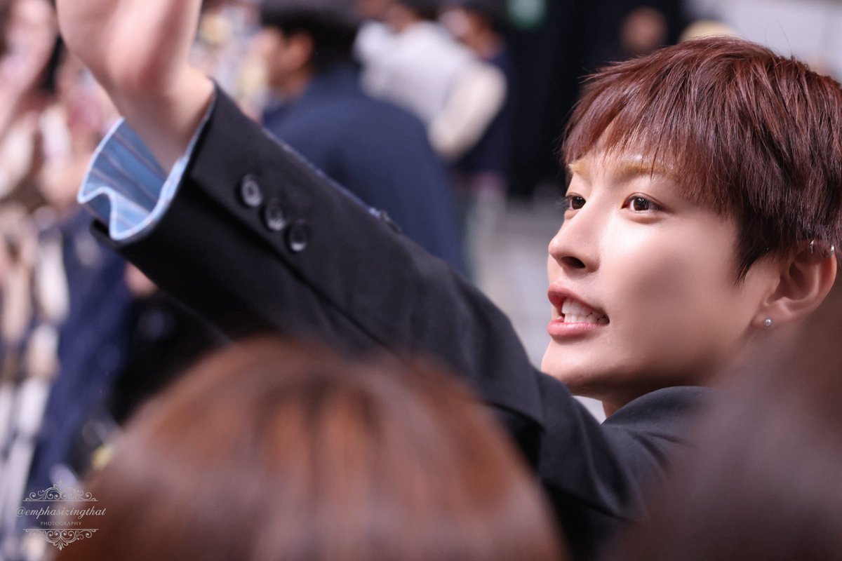 emphasizingthat's tweet photo. 260515 パパラッチ会 도쿄

A tiny squirrel's flying kiss 🐿️😘

#ATEEZ #에이티즈 #HONGJOONG #홍중  #ホンジュン https://t.co/g9EGDkY6kQ