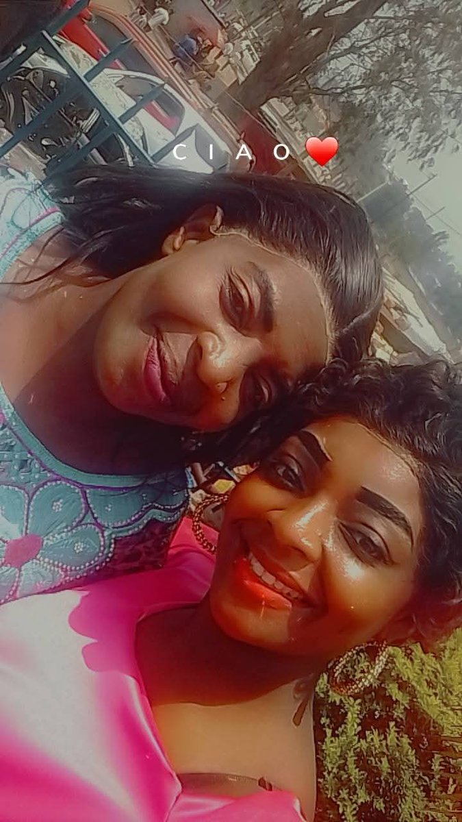 HonTshikind's tweet photo. Quelle honte…
L’honorable #KASEYA a fait arrêter sa propre sœur, Annita Tshingambo, pour un conflit parcellaire. Elle est détenue au Bureau 2. https://t.co/8l2TXe63wO