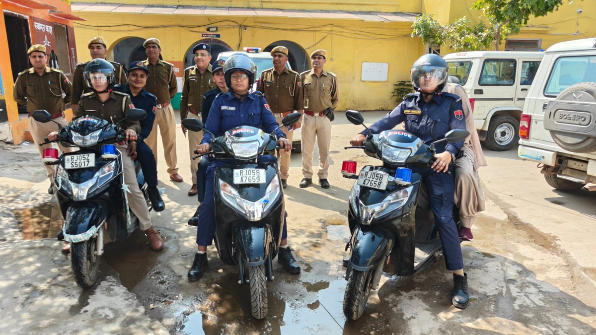 airnews_jaipur's tweet photo. डीग: #RajasthanPolice की #KalikaPatrollingUnit द्वारा महिला जागरूकता औरआत्मरक्षा प्रशिक्षण अभियान चलाया जा रहा है।
#WomenSafety #NariSuraksha #ActionAgainstEveTeasing
#WomenEmpowerment
@AARZOO76636072 https://t.co/k54t9jXfPv