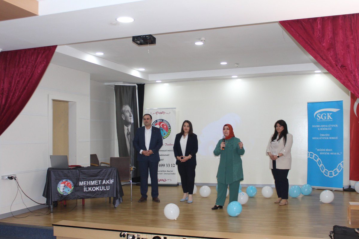 UmrSgm's tweet photo. 🔹 Sosyal Güvenlik Haftası kapsamında, Merkez Müdür Yardımcımız Melike CENGİZ ve beraberindeki heyet tarafından Ümraniye Mehmet Akif İlk Okulu ziyaret edilerek öğrencilerimizle bir araya gelinmiştir.  

🔹 Çocuklarımızın sosyal farkındalıklarını artırmaya yönelik gerçekleştirilen etkinliklerde hem eğlenceli hem de öğretici anlar paylaşılmıştır.  

🔹 Geleceğimizin teminatı olan çocuklarımızla bir araya gelmekten büyük mutluluk duyduk. Nazik ev sahiplikleri için okul yönetimine, öğretmenlerimize ve sevgili öğrencilerimize teşekkür ederiz.